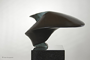 fotodocument Bronzen beeld Unidentified visible object